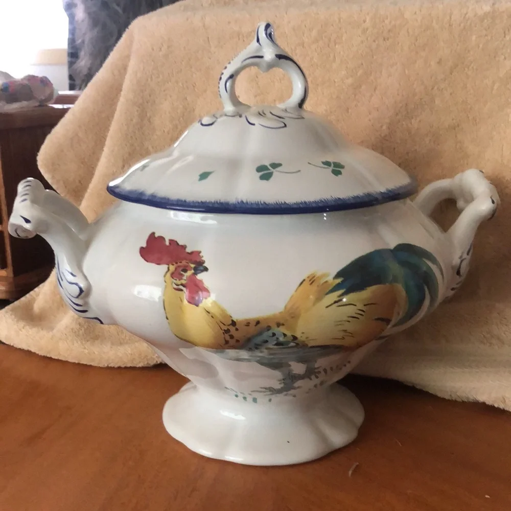 Les Coqs Rooster Themed Soup Tureen w/Platter Lunville France 14”wide 12” tall